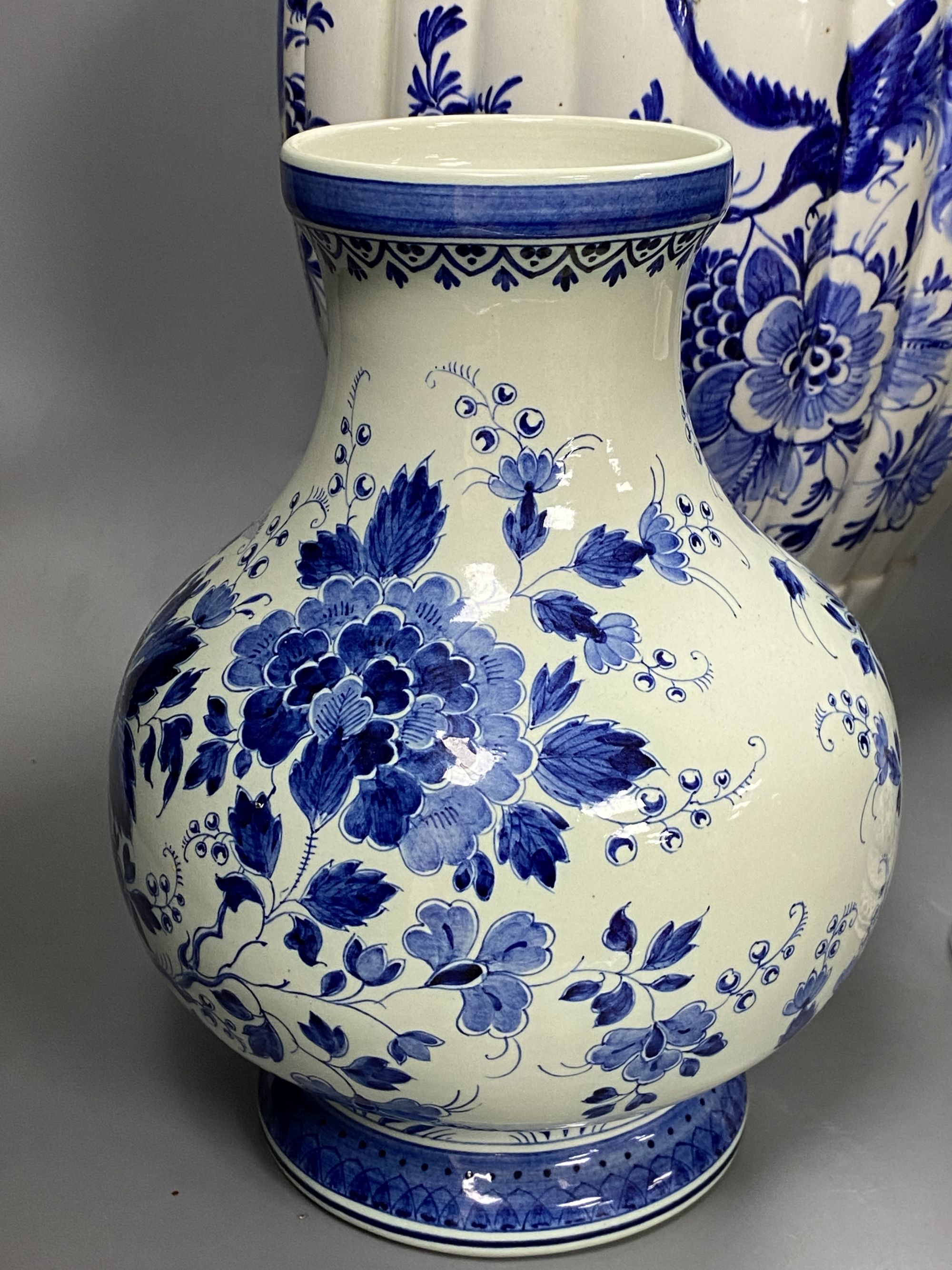 Three pieces of blue and white porcelain, one a.f.